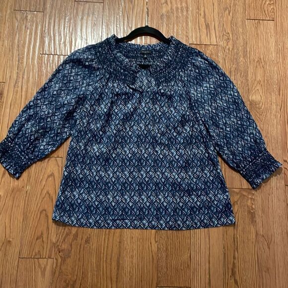 Talbots cotton blue printed smocked neck blouse medium - Picture 7 of 10